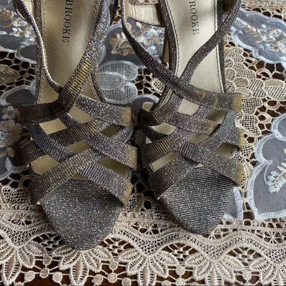 Audrey Brooke High heel metallic gold sandals NWOB - Picture 3 of 8